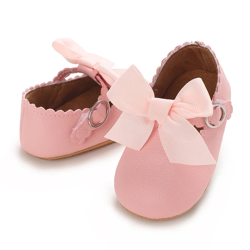 Pink leather-look baby girl shoes with Velcro